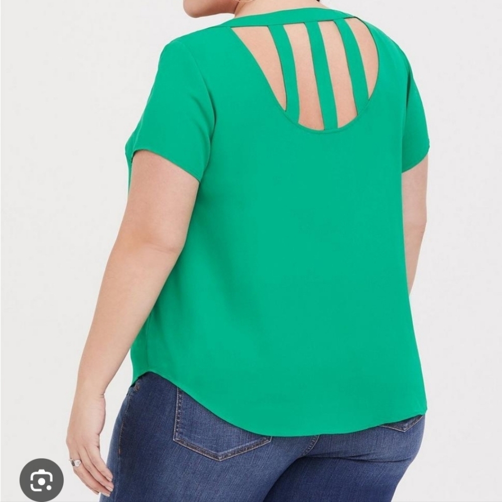 Torrid Plus Size Spring kelly green abbey georgette caged back blouse Top size 0